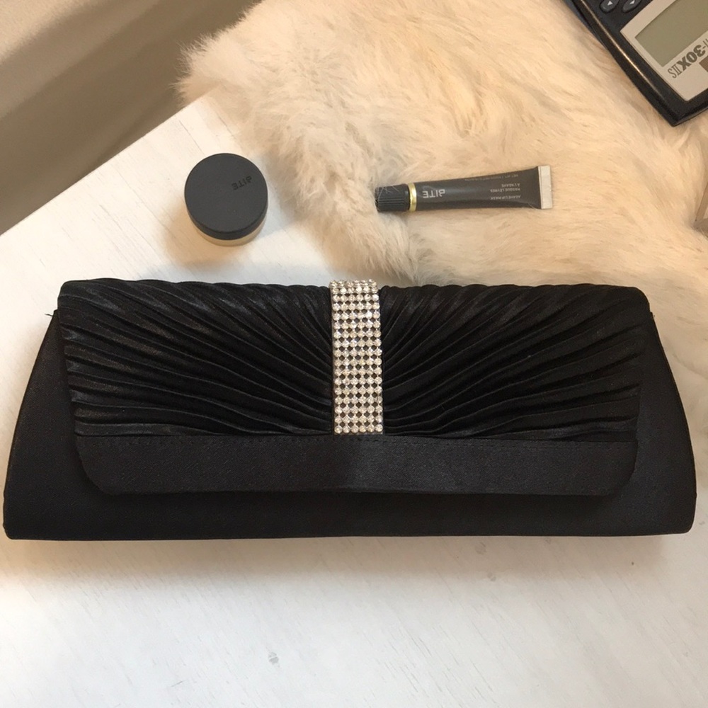 3/$25 💎Black clutch with diamonds